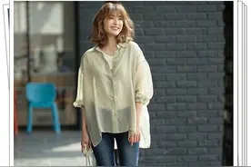 适合40岁女人的夏季牛仔裤穿搭分享！三种不同设计你更喜欢哪种呢图片