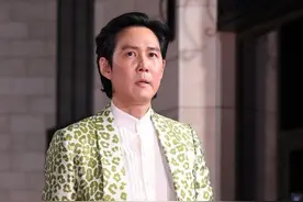 韩国青龙奖宋仲基开幕词秀才华，李政宰穿荧光豹纹变油腻中年大叔图片