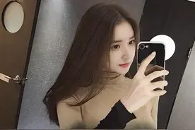 怎么判断女生喜欢你，三招看懂女生的小细节，身体永远是最诚实的图片