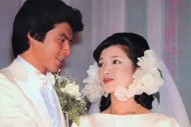 山口百惠：21岁嫁三浦友和，摆脱私生女阴影，给两个儿子幸福的家图片