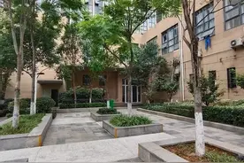 平时卖一万三，如今卖8字头！万科魅力之城竟然流拍了图片