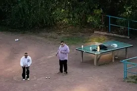 日本摄影师拍了几年破旧的乒乓球桌，竟然也能获奖图片