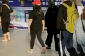 44岁李湘带女儿度假，11岁王诗龄身材显臃肿，未见王岳伦陪伴图片