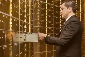 为什么说瑞士银行是世界上最安全的银行？看它的金库在哪就知道了图片