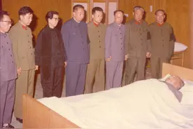 毛主席逝世3小时，女博士徐静被召进中南海，全力保护毛主席遗体图片