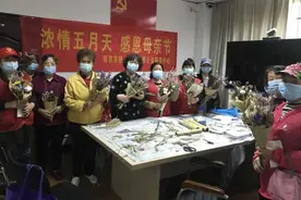 母亲节，栖霞区汇虹园社区举办感恩DIY花束活动图片