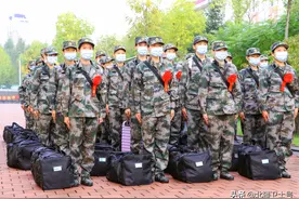 女新兵，欢迎入营！图片
