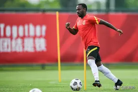 国足也有饭圈？用费南多转移视线，诋毁球迷的网友连詹俊都不放过图片