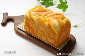 一口爱上，给你活力满满的早餐咸蛋黄肉松吐司图片
