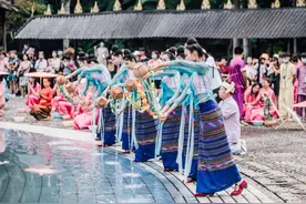 在西双版纳，很费酒图片