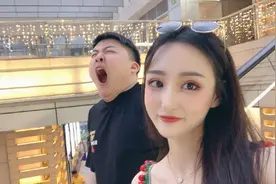 Uzi被奥咪咪前男友们轮流送礼物！小狗懵了问女友：这咋回事啊？图片