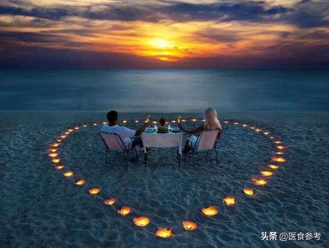 沙发上的性爱攻略（十年如一日5招唤醒夫妻间沉睡的激情）