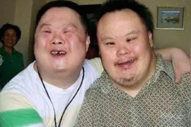 新生儿被列入"唐氏宝宝"，父母泣不成声，医生：只能怪你们自己图片