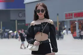 嫌天热直接“赤脚”走路，脱鞋后狂跌10cm，赶快穿上图片