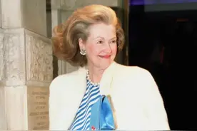 戴安娜的漂亮继母：三段婚姻只嫁伯爵，高耸的蓬蓬头成为她的标志图片