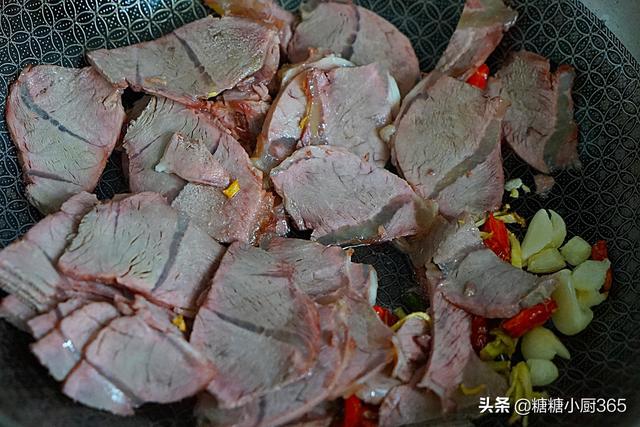 这肉1斤46块钱，再贵我也爱买，脂肪低吃了不长肉，夏天吃正好