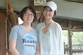 霍建华带女儿花莲过暑假，林心如打扮很清凉，与路人合影被赞亲切图片
