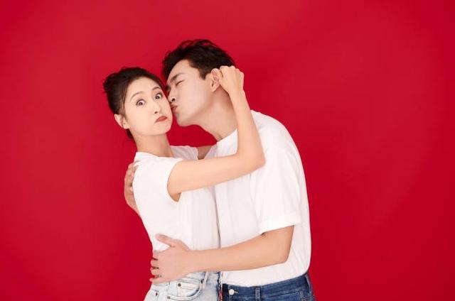 知名男星王彦霖官宣结婚!10年前求婚成功,女方五官精致颜值超高