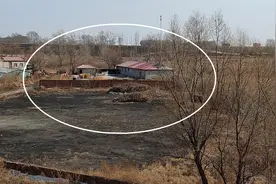 村干部盖私建堵住村里排水沟？村民：数百亩田地年年涝图片