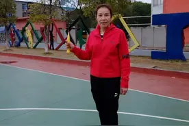 身边的羽毛球故事：董碧华，中年重起步执着不放弃图片