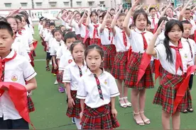 小学生优秀作文：红领巾，我为你骄傲图片