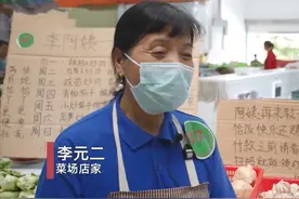 卖菜大妈心疼年轻人不会做饭，把菜切好卖：没想到生意出奇得好图片