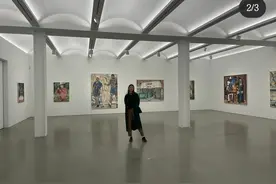 陈冠希罕秀恩爱，秦舒培超模身材腿长1米2，曾嫁豪门却惨遭出轨图片