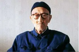 梁漱溟说，人生修炼如斗鸡，最高境界是呆头呆脑，秘不示人图片