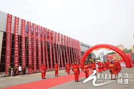 哪吒汽车长治豪车时代店盛大开业图片