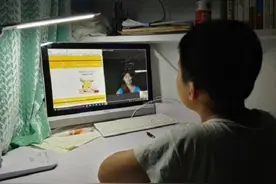 学生习惯了上网课，会不会觉得老师在教室里上的课变得枯燥乏味？图片