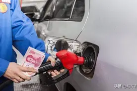 被加油员说油箱压力大，要加燃油宝？别被忽悠，这是加油站的套路图片