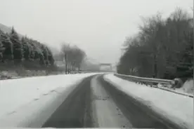​道路结冰和大雾双预警 山西部分高速公路封闭图片
