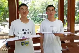 双胞胎高考同为687分，都上清华，网友：尔康，紫薇在清华等你图片