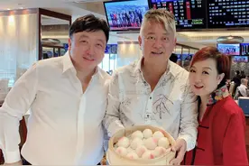 唱歌不逊谭咏麟，演戏比肩刘德华，70岁叻哥陈百祥未生子有苦衷图片