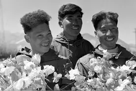 百年回眸 | 中国人首次登顶珠峰图片