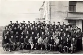 30多岁的男人卖这种玩具，火到国外图片