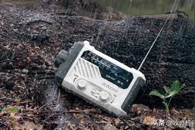 淋了一晚上的大雨，料想这个收音机废了，但它毫发无伤，完好如初图片