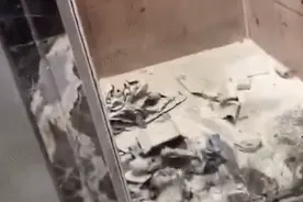 电动车在电梯里爆燃，5人被烧伤！图片