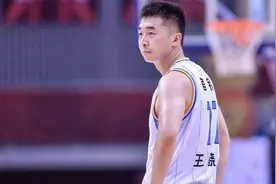 出王骁辉条款？第一外援恐遭裁，马布里示好杜锋，刘维伟弃将离队图片