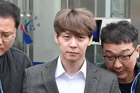 天下娱乐圈一般黑，朴佑天被曝同时交往50个女友，与有夫之妇同居图片