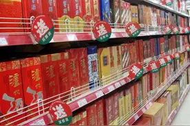 才知道，辨别真假白酒如此简单，教你5招，轻松避开勾兑的酒精酒图片