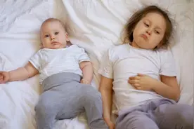 五岁女儿尿床，黄磊教科书级别的处理方法，值得妈妈们学习图片