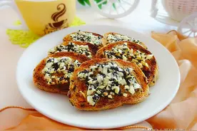 这烤面包真香，简单好做又营养，焦香酥脆，好吃又养胃图片