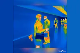 姑娘在热成像下，不小心就被发现了秘密，哈哈哈太尴尬了图片