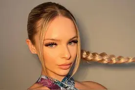 盘正条顺！英格兰太太团颜值担当，美女与野兽牵手遭人艳羡图片