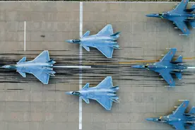 2025年中国空军展望：空军三大件备齐，装备歼20和歼35两款五代机图片