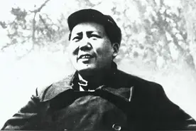 英国军舰驶入长江，被解放军炮击重创，毛泽东：中国主权不容侵犯图片