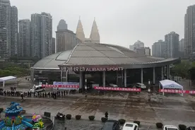 重庆江南体育中心变身大型临时疫苗接种点 单日可接种近1万剂次图片