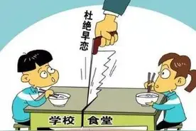 初中刚毕业的女孩发现自己怀孕，不敢告诉父母偷偷去流产图片
