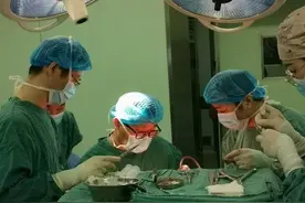 上海专家“空降”沭阳 成功救治危重脑肿瘤患者图片